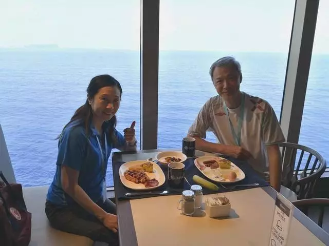 TVB老戲骨現身歐洲與妻度蜜月,沒想到他如今居然瘦成這樣,整個人剩下皮包骨,差點認不出來了~
