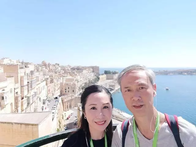 TVB老戲骨現身歐洲與妻度蜜月,沒想到他如今居然瘦成這樣,整個人剩下皮包骨,差點認不出來了~