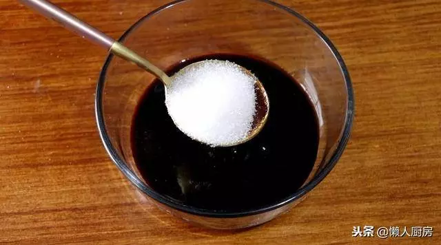 教你做一碗蔥油麵,吃起來勁道爽滑,好吃的關鍵在於蔥油汁