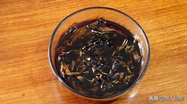 教你做一碗蔥油麵,吃起來勁道爽滑,好吃的關鍵在於蔥油汁