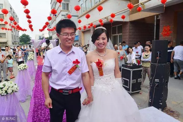 婚後被裁員,老公和婆婆說我吃閒飯,我開豪車母子倆蒙住