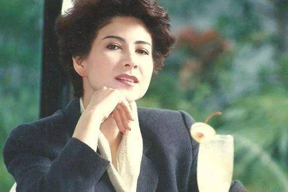 丈夫離開4年後生下一女!曾因長太美被退學婚後「女兒身世」眾人議 如今長相公開眾人淚:情深義重