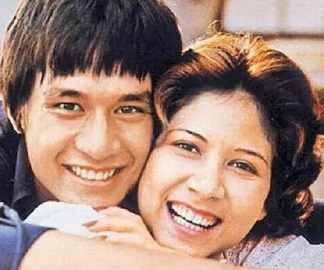 丈夫離開4年後生下一女!曾因長太美被退學婚後「女兒身世」眾人議 如今長相公開眾人淚:情深義重