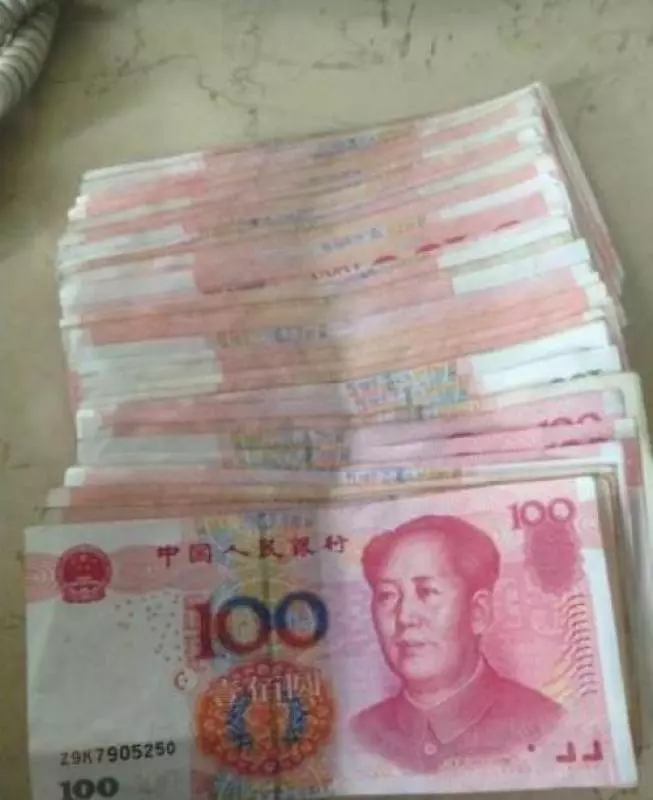 弟弟結婚俺給20萬,婚禮上他給俺一巴掌,俺轉身就走了