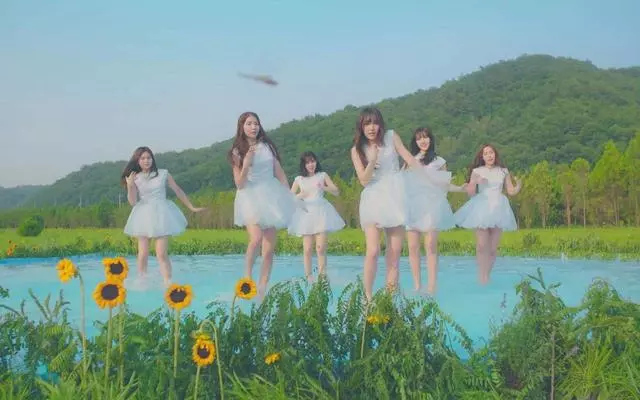 GFriend裡面的形象擔當,天生笑眼的鄭藝琳,你怎麼那麼可愛