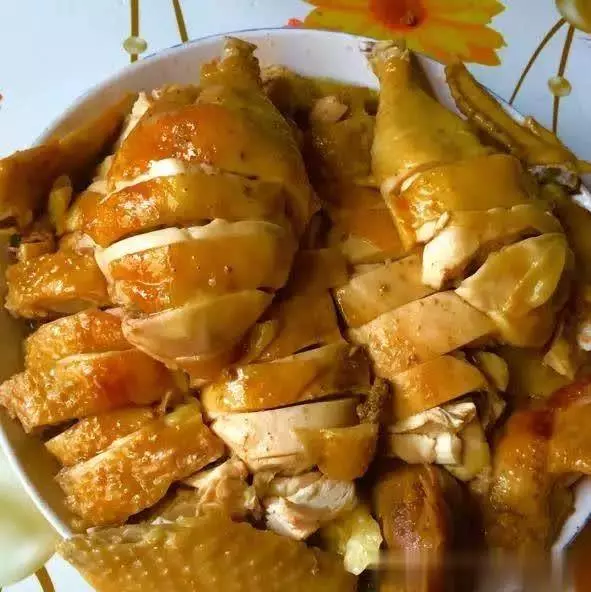 大廚教你用電飯煲來煮雞,不用油,不用水,雞肉鮮嫩多汁香氣撲鼻,吃一回就上癮!!