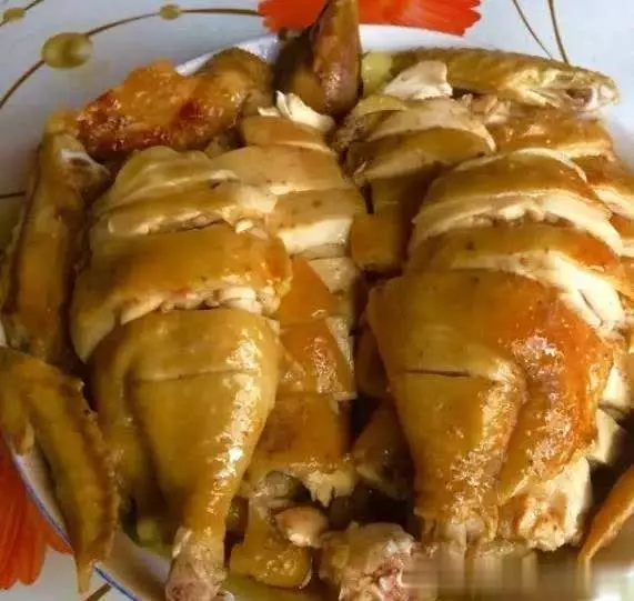 大廚教你用電飯煲來煮雞,不用油,不用水,雞肉鮮嫩多汁香氣撲鼻,吃一回就上癮!!