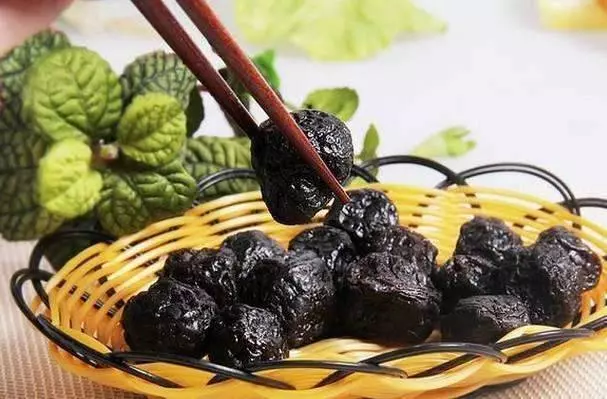 你身上有1個【排毒開關】,每天拍打5分鐘,濕毒、血毒、肝毒、腎毒都少了,少看醫生少吃藥!