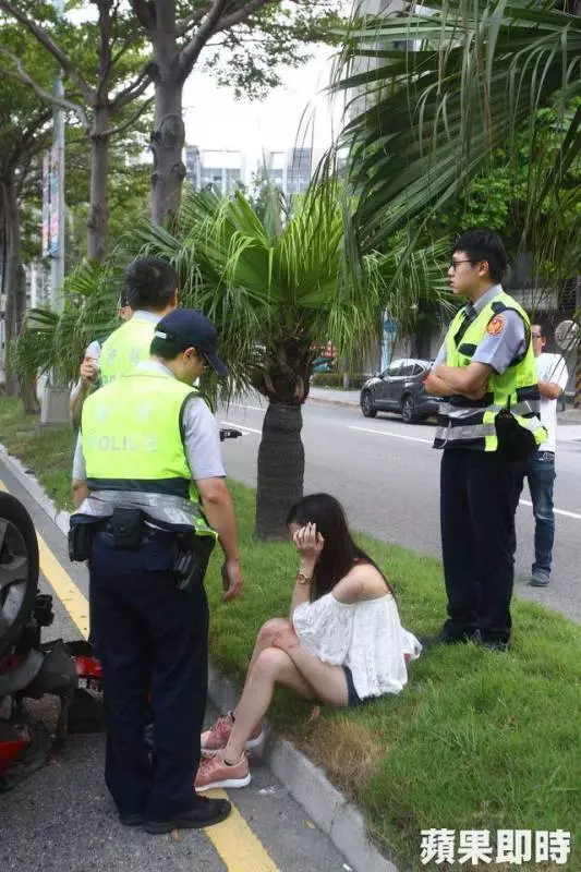 醉不該!短褲妹酒駕撞翻車 鼻血染紅大腿