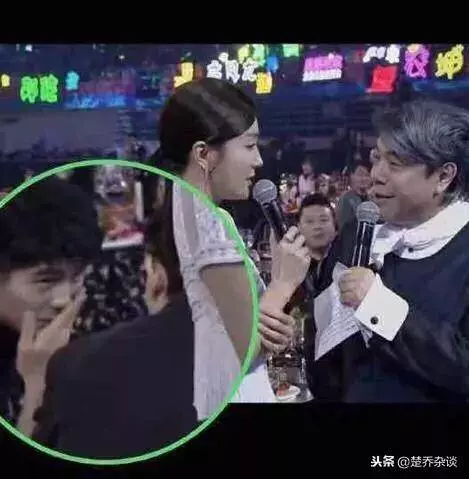 鄧倫劉昊然原來是來聊天的,關曉彤獨坐一位太冷清