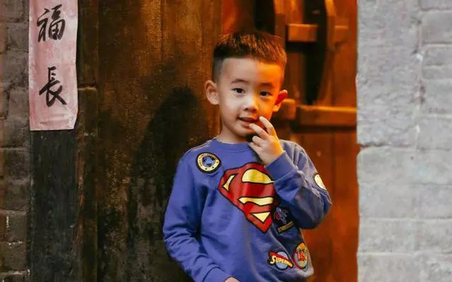 陳小春的兒子很會思考,小小年紀卻經常提各種問題考驗應采兒!