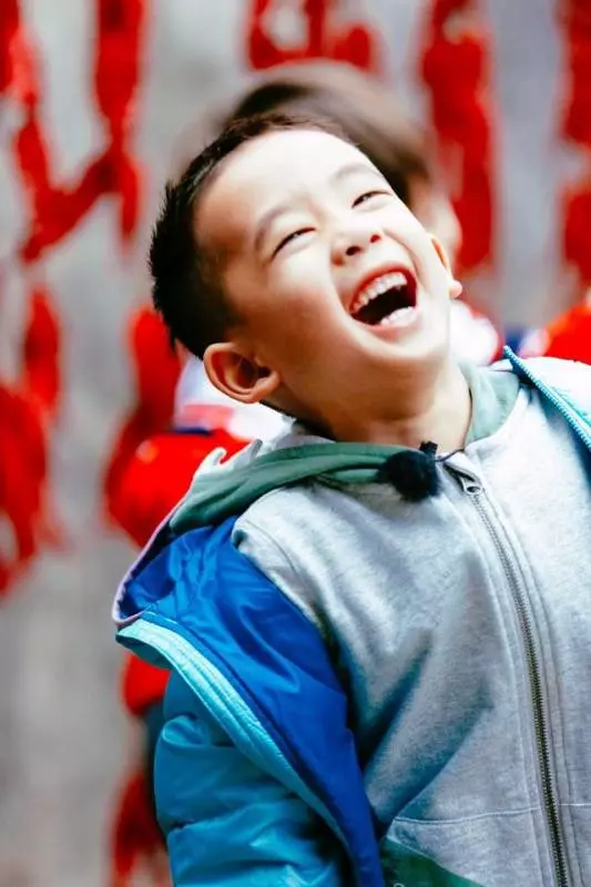 陳小春的兒子很會思考,小小年紀卻經常提各種問題考驗應采兒!