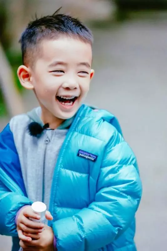 陳小春的兒子很會思考,小小年紀卻經常提各種問題考驗應采兒!