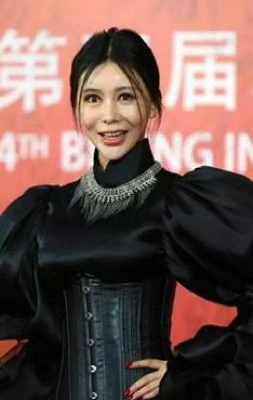女星80%都吸菸?天後范冰冰都是煙蟲,最後一個你絕對想不到