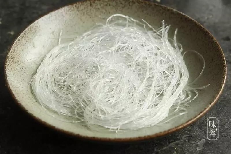 土豆蒸臘腸的做法,簡單蒸一蒸,家人吃得有滋有味