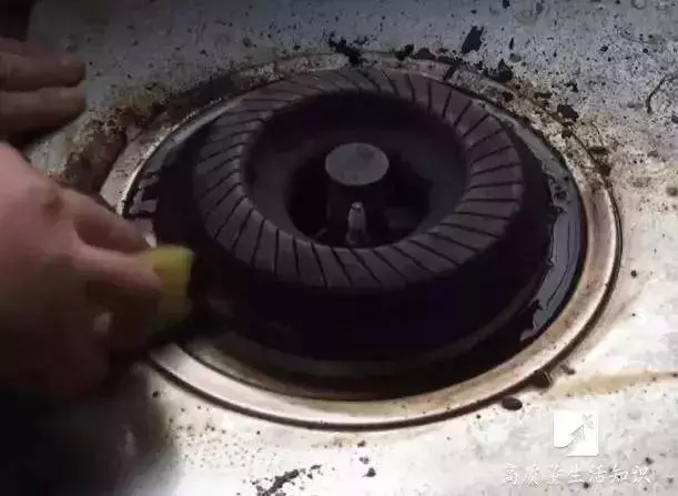 牙膏和啤酒混在一起居然這麼厲害,家家戶戶都需要,一年省下不少錢!