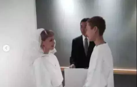 小龍女吳卓林宣布與31歲網紅女友結婚,成龍5個字直接回應女兒