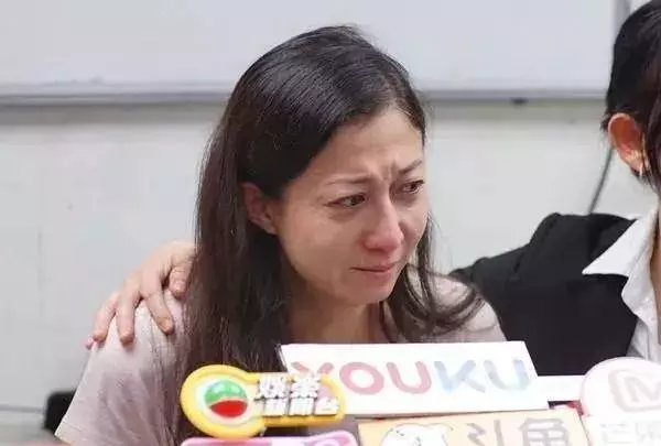 小龍女吳卓林宣布與31歲網紅女友結婚,成龍5個字直接回應女兒