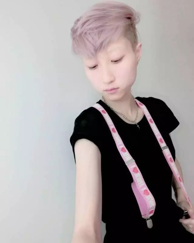 小龍女吳卓林宣布與31歲網紅女友結婚,成龍5個字直接回應女兒