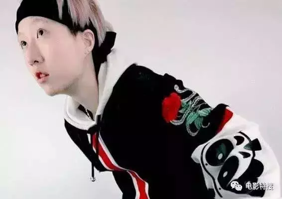 小龍女吳卓林宣布與31歲網紅女友結婚,成龍5個字直接回應女兒