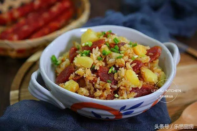 一個電飯鍋搞定一餐,有菜有肉有飯,越嚼越好吃,最討懶人喜歡 !