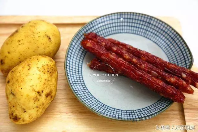 一個電飯鍋搞定一餐,有菜有肉有飯,越嚼越好吃,最討懶人喜歡 !