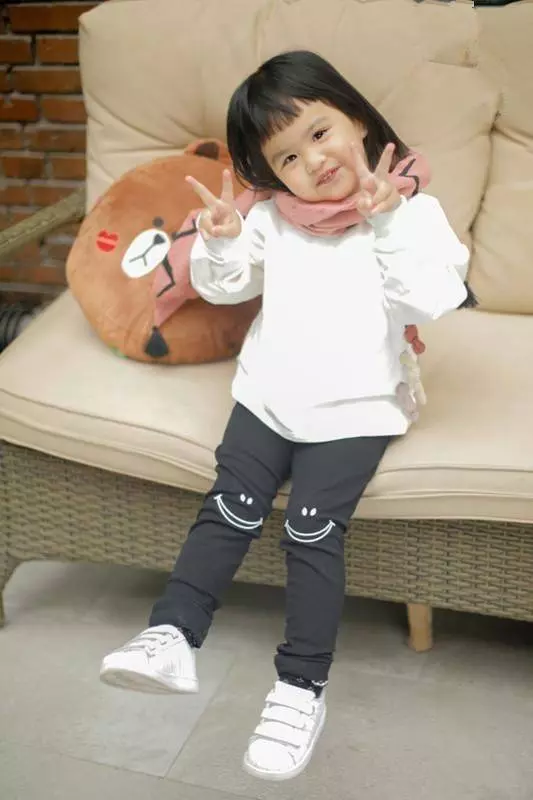 包貝爾3歲女兒太可愛了,遺傳爸爸搞笑基因,好像行走的表情包!