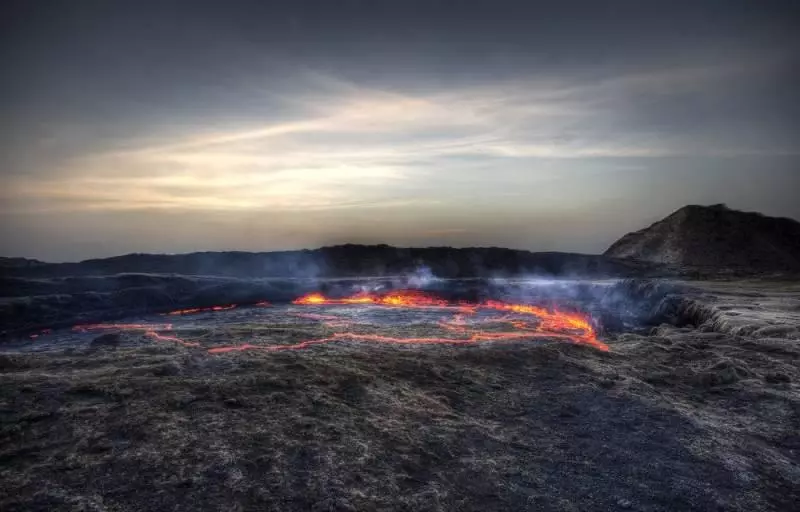 11個地球上「最接近地獄」的恐怖旅遊秘境 一碰到湖水就會馬上被石化!