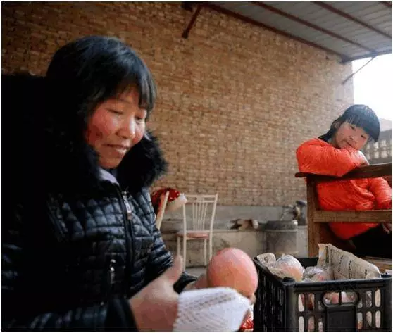 女子回娘家養胎,母親說沒空,第二天早上聽到廚房哭聲她愣住了