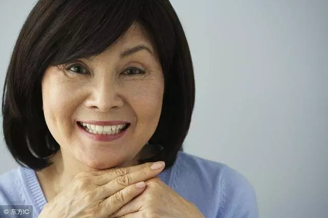 後媽見了我就板臉,可我被棄抱女兒回娘家,她卻罵走了占房的弟弟
