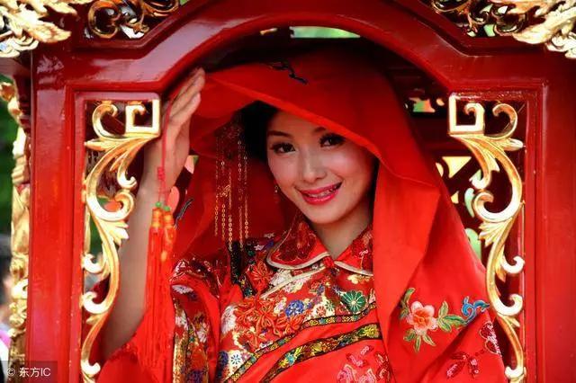後媽見了我就板臉,可我被棄抱女兒回娘家,她卻罵走了占房的弟弟
