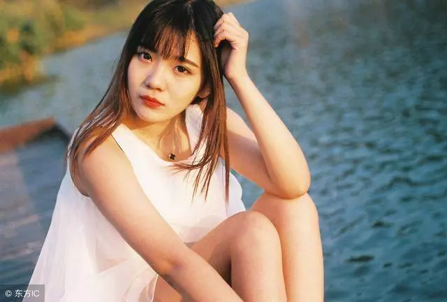 老公離世,婆婆拿婚紗照當遺照,姑姐多句嘴,不料報應來了