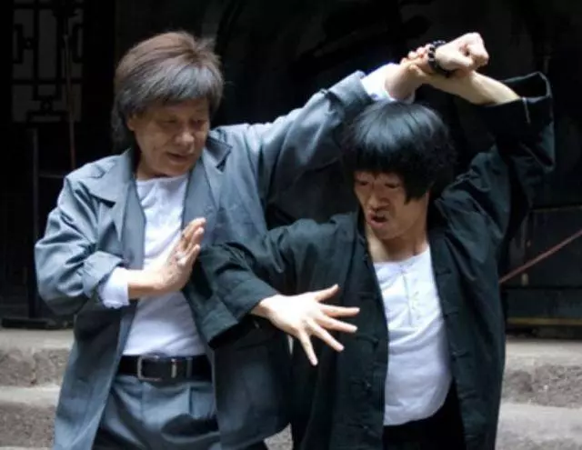 甄子丹打9個小混混不算什麼,他才是真的猛,一人將15個打進醫院!