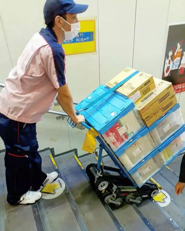 23個「讓你想立馬移民日本」的貼心設計 #11「一次性口紅」隨時補色不佔空間