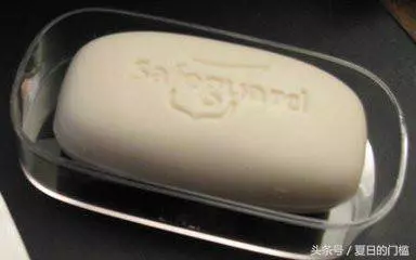 清潔阿姨教你一招,一星期不用拖地,地板依然乾淨!