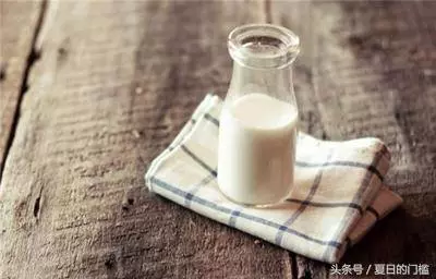 清潔阿姨教你一招,一星期不用拖地,地板依然乾淨!