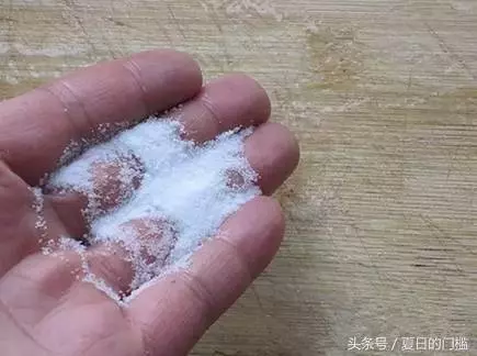 清潔阿姨教你一招,一星期不用拖地,地板依然乾淨!