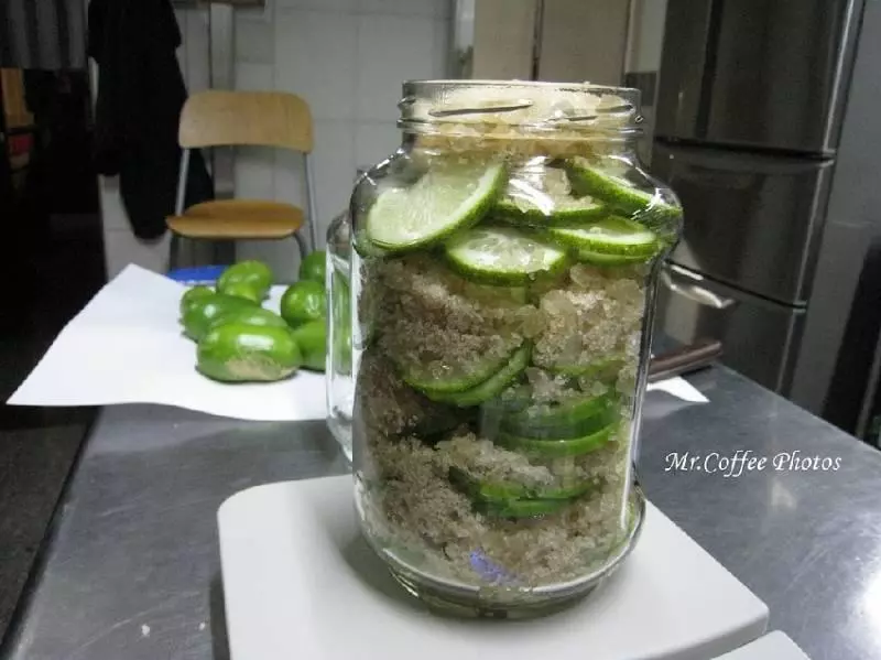 【自製檸檬酵素】很簡單,只需冰糖和檸檬全搞定,檸檬不要只是泡水喝了,快來DIY吧