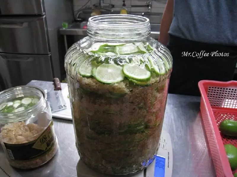 【自製檸檬酵素】很簡單,只需冰糖和檸檬全搞定,檸檬不要只是泡水喝了,快來DIY吧