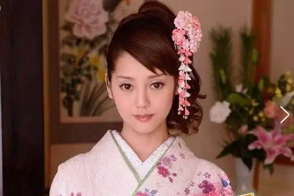 日本女性穿和服的時候都「不穿內褲」呢?日本女性開始穿內褲不是為了遮羞,而是為了……