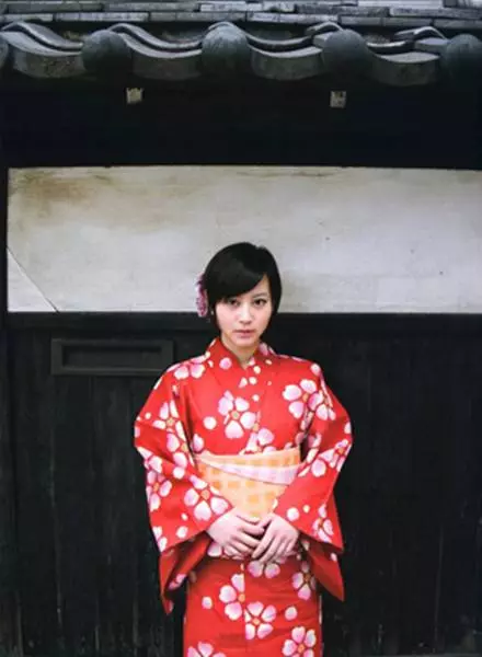 日本女性穿和服的時候都「不穿內褲」呢?日本女性開始穿內褲不是為了遮羞,而是為了……