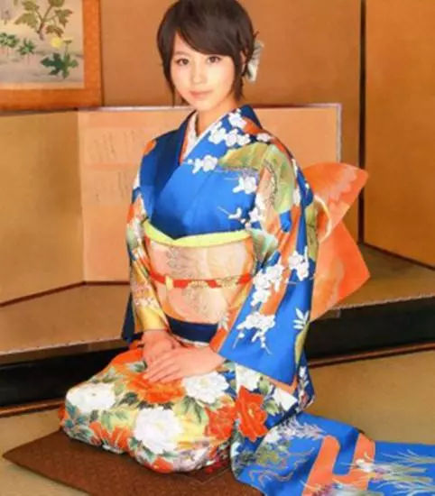 日本女性穿和服的時候都「不穿內褲」呢?日本女性開始穿內褲不是為了遮羞,而是為了……