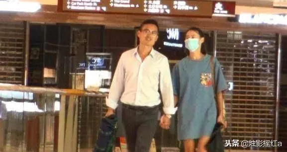 梁洛施素顏帶倆兒子看電影,溫馨又心酸,網友:天價分手費有何用