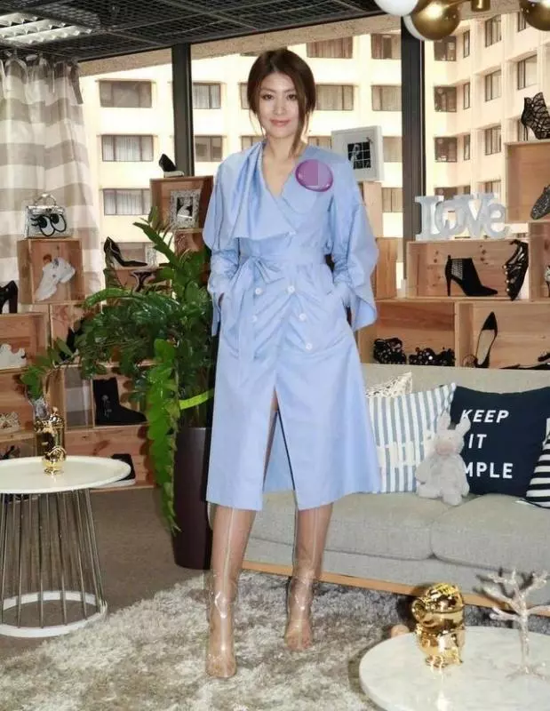陳凱琳懷孕後首露面同框比美陳慧琳顏值不輸,花苞上衣巧妙遮孕肚