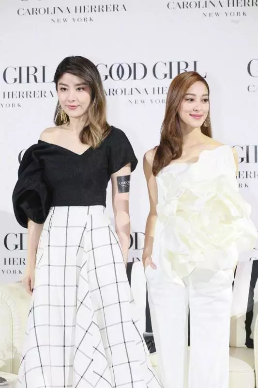 陳凱琳懷孕後首露面同框比美陳慧琳顏值不輸,花苞上衣巧妙遮孕肚