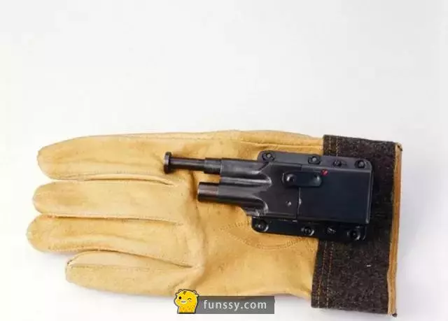盤點15個「前蘇聯特務」真正用過的秘密武器 #10,大便監聽器不會被人家用水沖走嗎?~~大家來看看吧