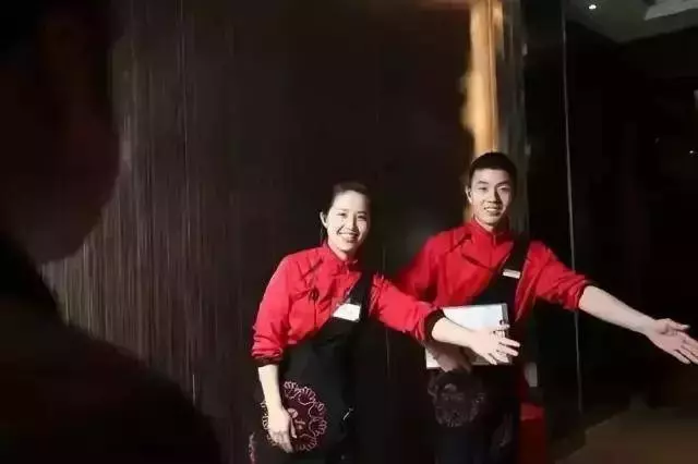 我們研究了100家餐廳:發現生意好的都有20個特徵!