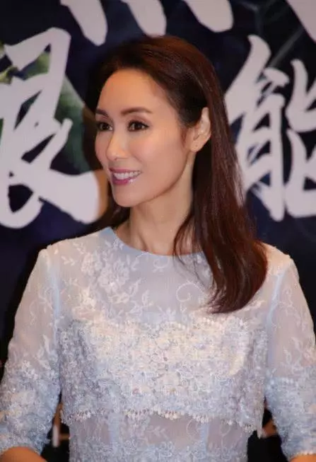 TVB女神郭可盈曬48歲生日party照片,弟媳熊黛林一家四口實力搶鏡~