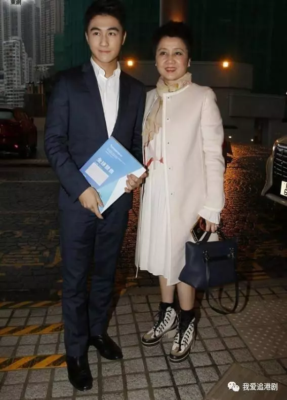 【賭王何鴻燊97歲大壽】兒子何猷君竟然送了「超強生日禮物」, 讓他賭王爸爸非常驚訝,網友: 太有心思了吧~