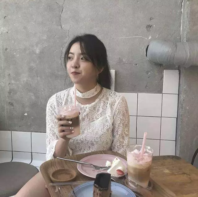19歲擁有55億身價,娛樂圈都不敢惹她,就連成龍都不敢搭她的肩